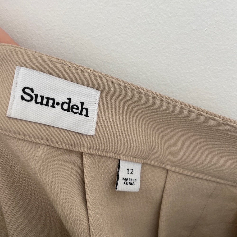 Sun-Deh Aritzia pleated olive mini skirt | Size 12 | Khaki/Tan color - Picture 6 of 6